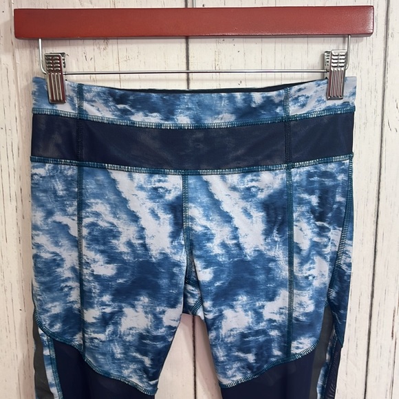 🌻 Lululemon Size 4 Cropped Leggings Reflective Side stripes Mesh Navy and Gray - Picture 6 of 14